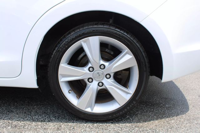 Vehicle image 8 of 34