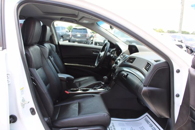 Vehicle image 11 of 34