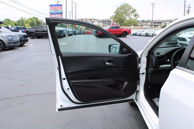 Vehicle image 15 of 34
