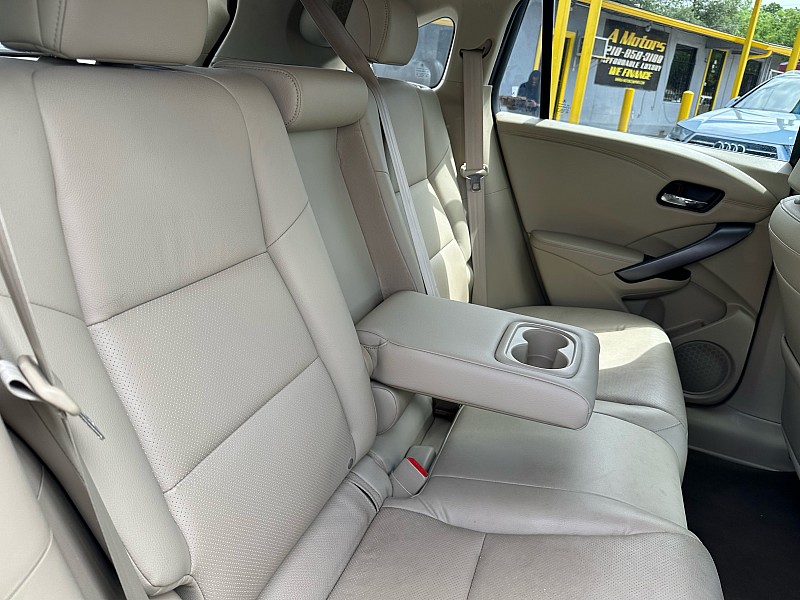 Vehicle image 11 of 32