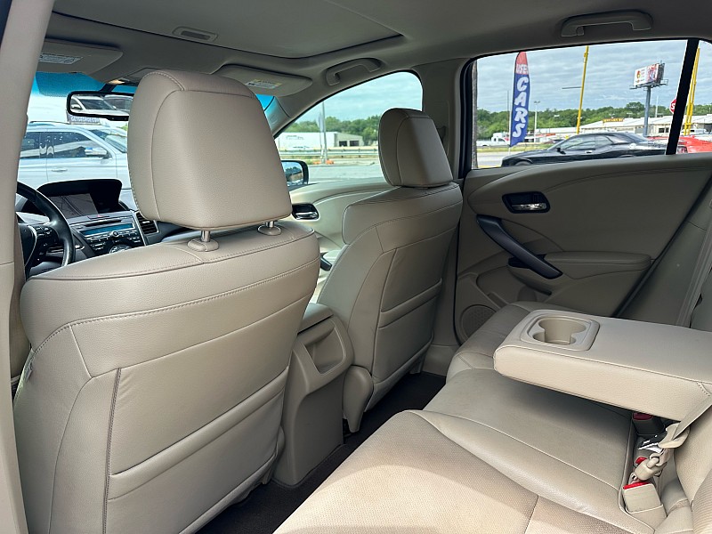 Vehicle image 13 of 32
