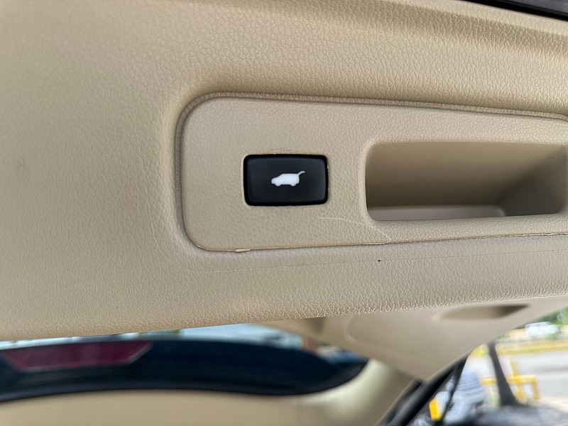 Vehicle image 31 of 32