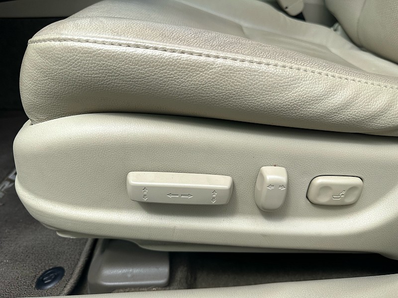 Vehicle image 27 of 32