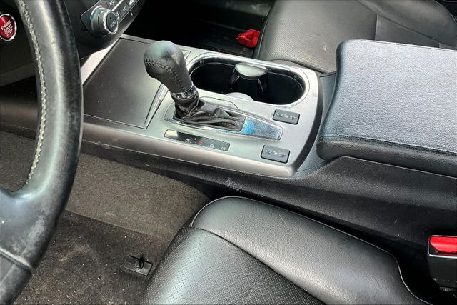 Vehicle image 23 of 32