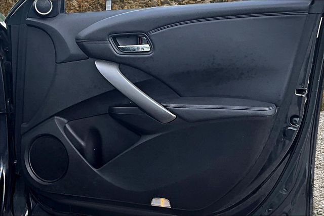 Vehicle image 24 of 32