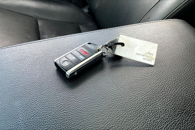 Vehicle image 25 of 32