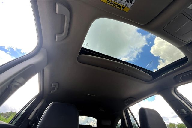 Vehicle image 17 of 32