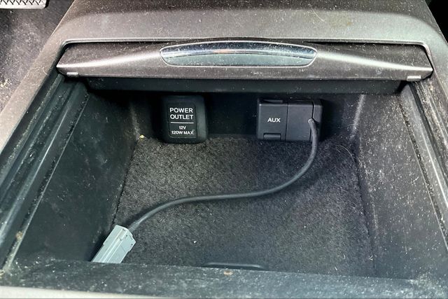 Vehicle image 27 of 32