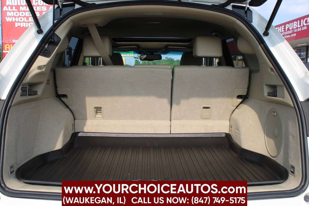 Vehicle image 18 of 42