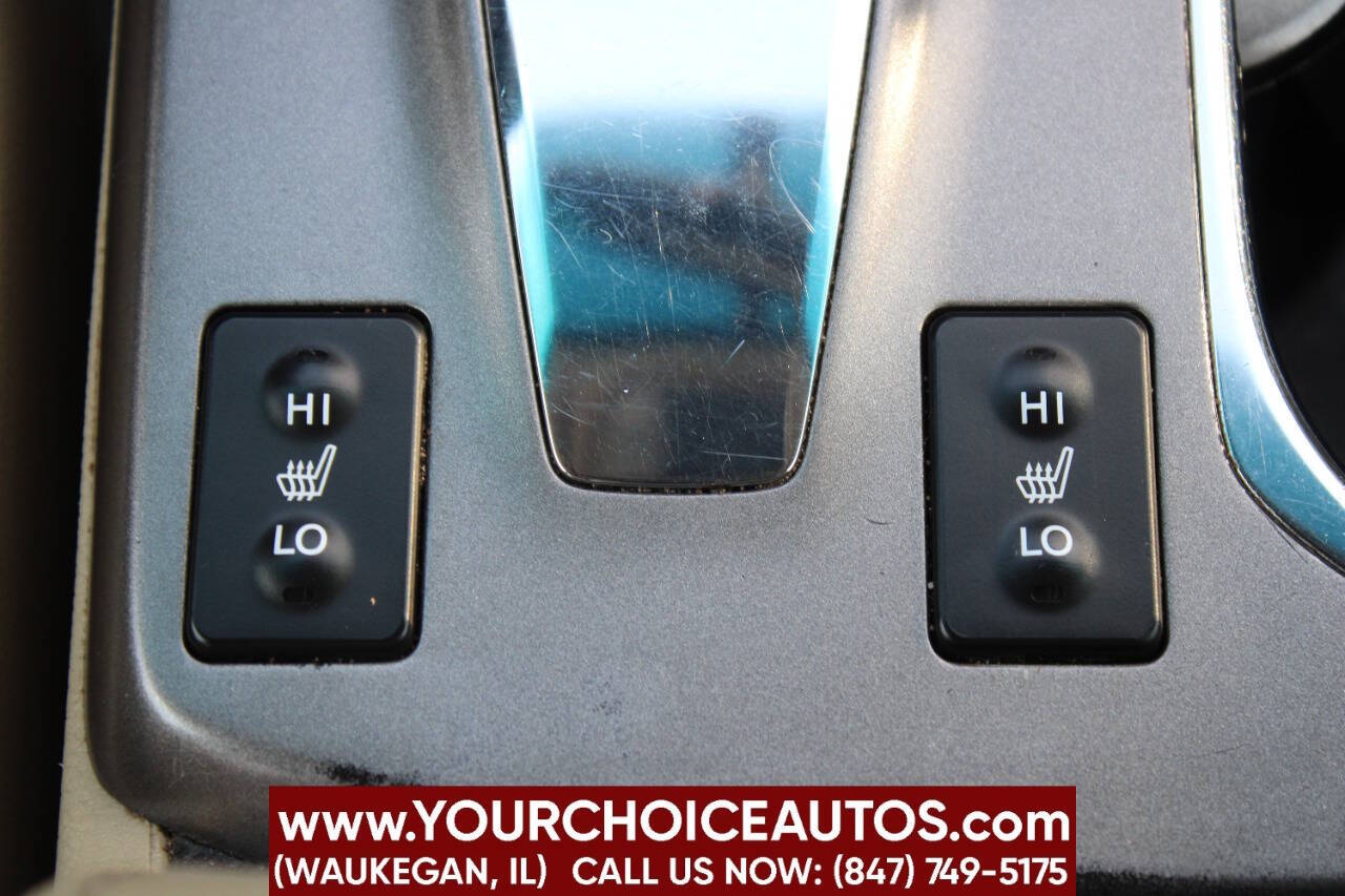 Vehicle image 24 of 42