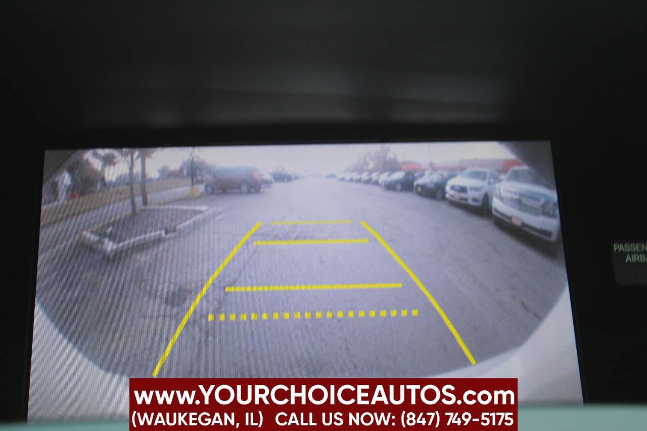 Vehicle image 33 of 42