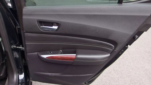 2015 Acura TLX Base Image 31 of 53