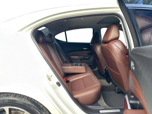 Vehicle image 20 of 24