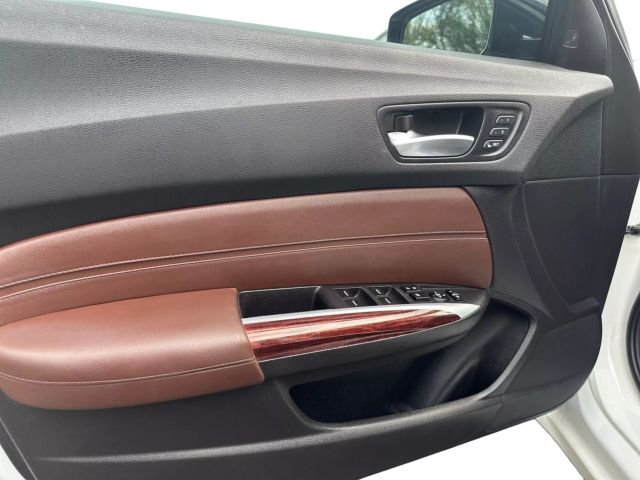 Vehicle image 10 of 24