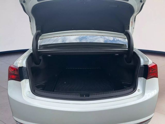 Vehicle image 19 of 24