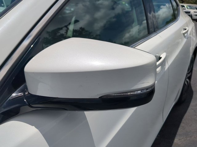 Vehicle image 12 of 31