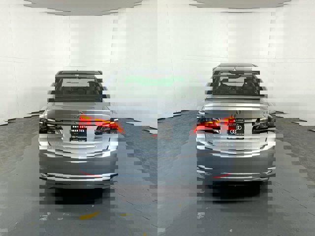 Vehicle image 10 of 34
