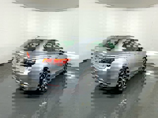 Vehicle image 8 of 34