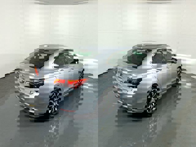 Vehicle image 9 of 34