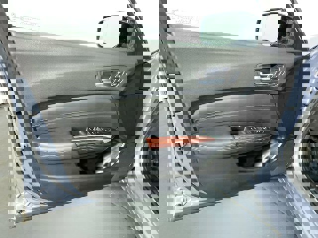 Vehicle image 31 of 34