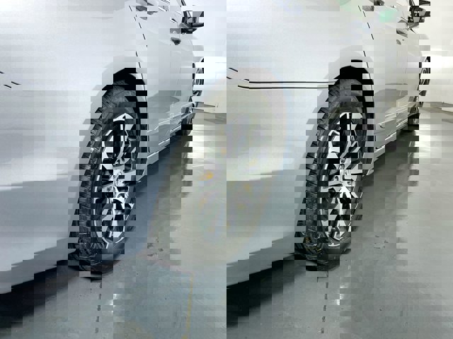 Vehicle image 16 of 34