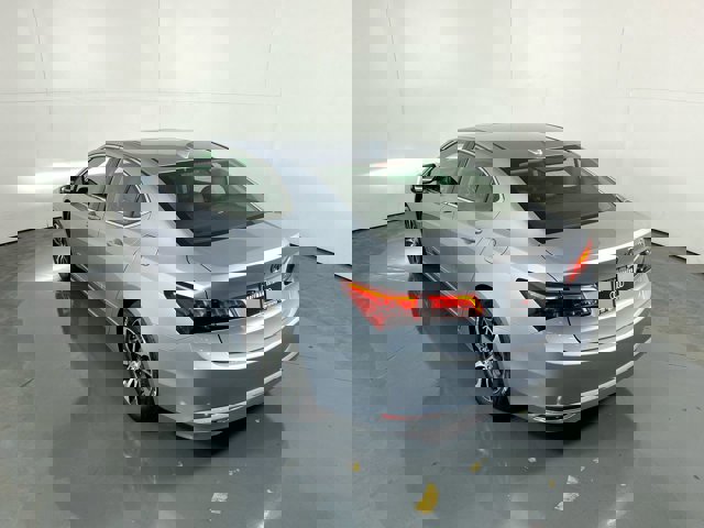 Vehicle image 13 of 34