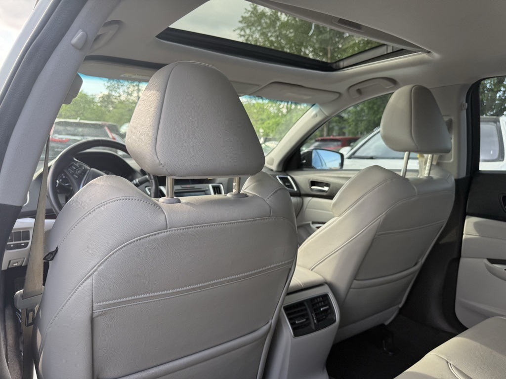 Vehicle image 23 of 30