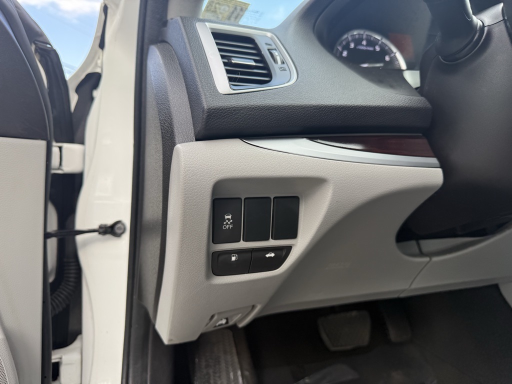 Vehicle image 11 of 30