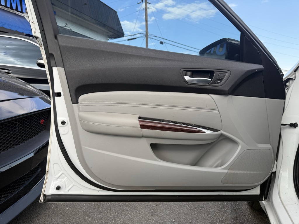 Vehicle image 9 of 30