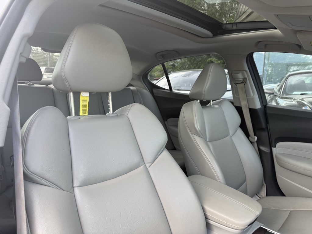 Vehicle image 17 of 30