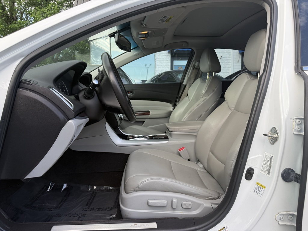 Vehicle image 15 of 30