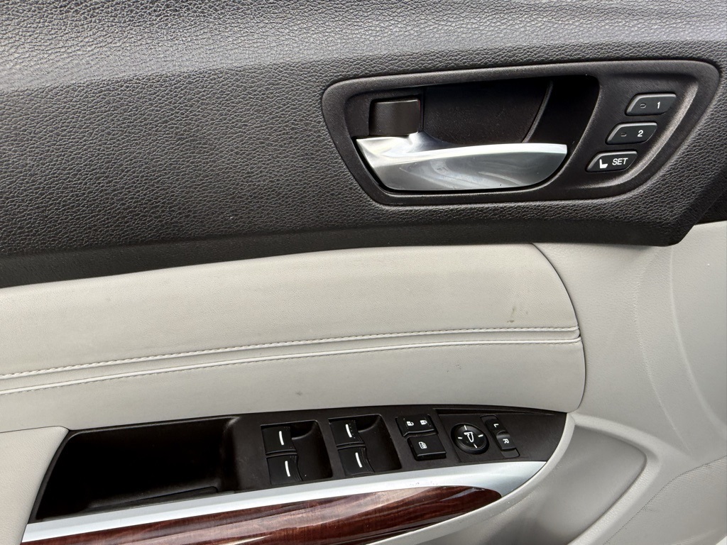 Vehicle image 10 of 30