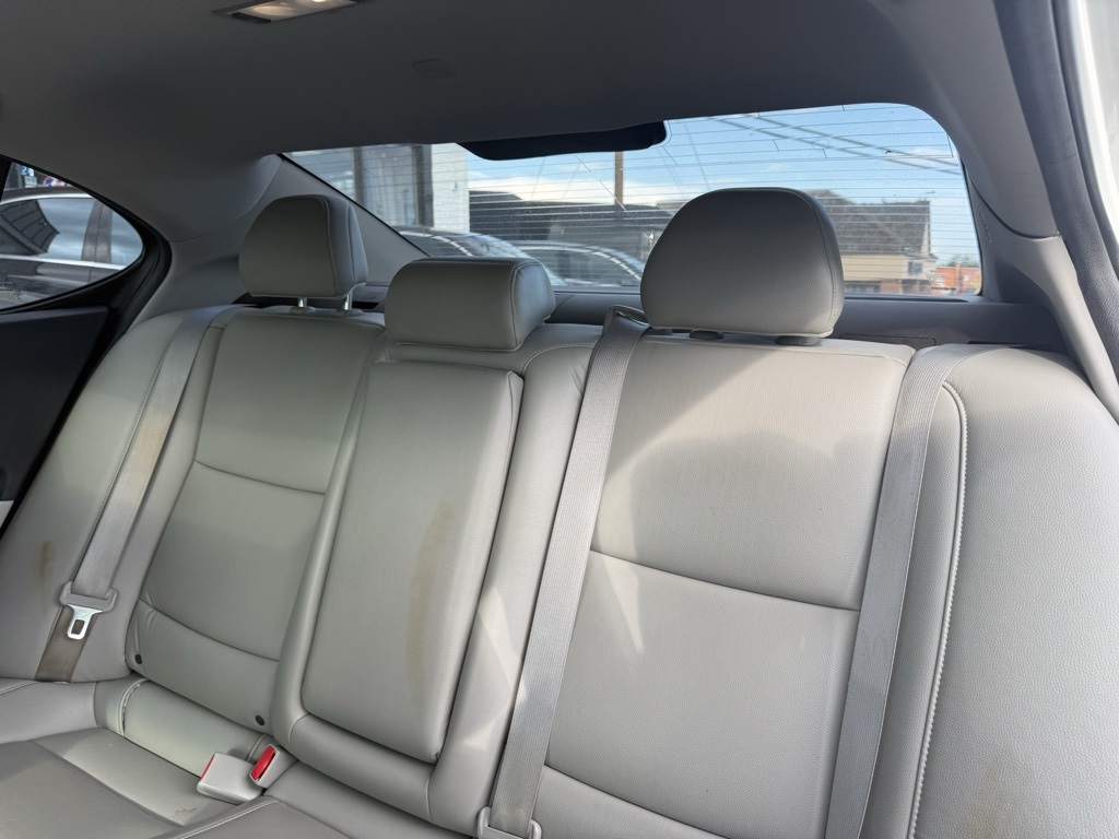 Vehicle image 19 of 30