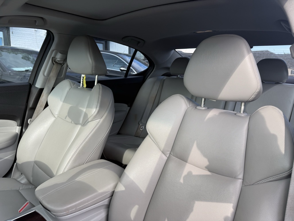 Vehicle image 18 of 30