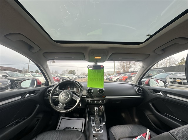 Vehicle image 19 of 32
