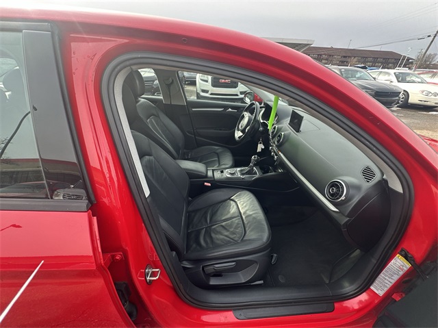Vehicle image 26 of 32