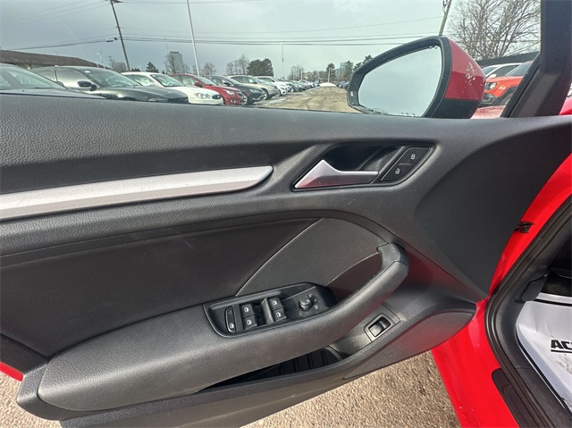 Vehicle image 22 of 32