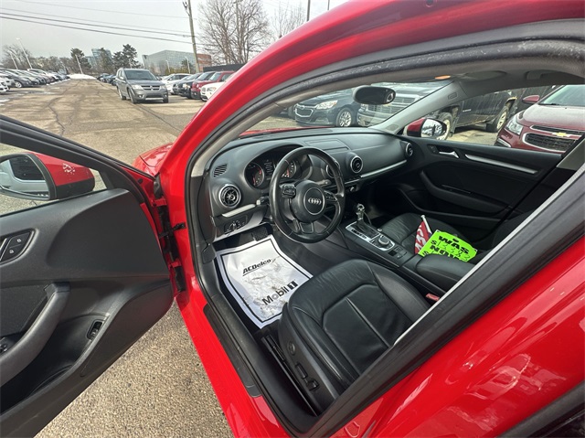 Vehicle image 11 of 32