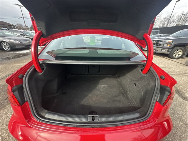 Vehicle image 24 of 32