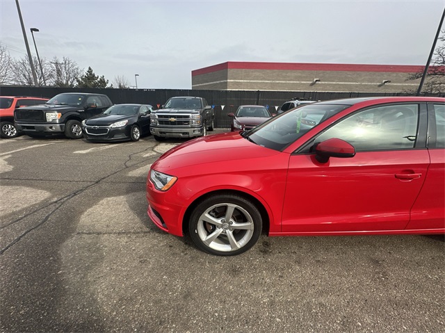Vehicle image 10 of 32