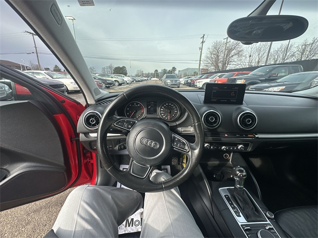 Vehicle image 13 of 32