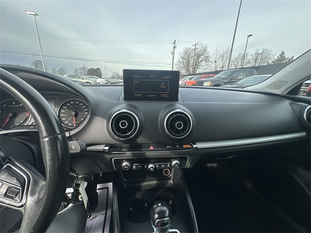 Vehicle image 14 of 32