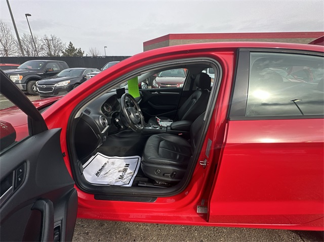 Vehicle image 18 of 32