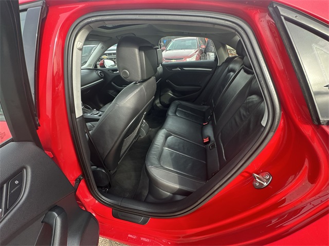 Vehicle image 23 of 32