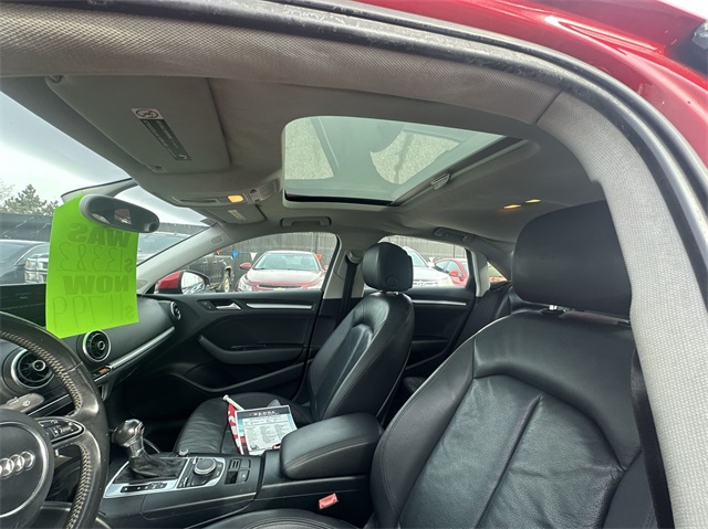 Vehicle image 17 of 32