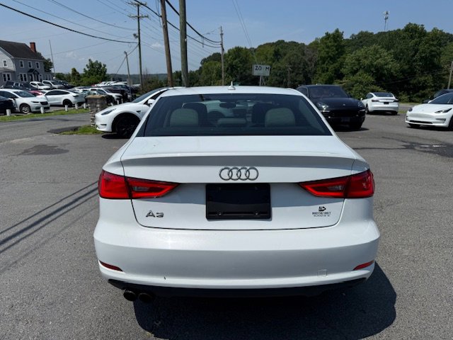 Vehicle image 5 of 14
