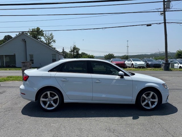 Vehicle image 3 of 14