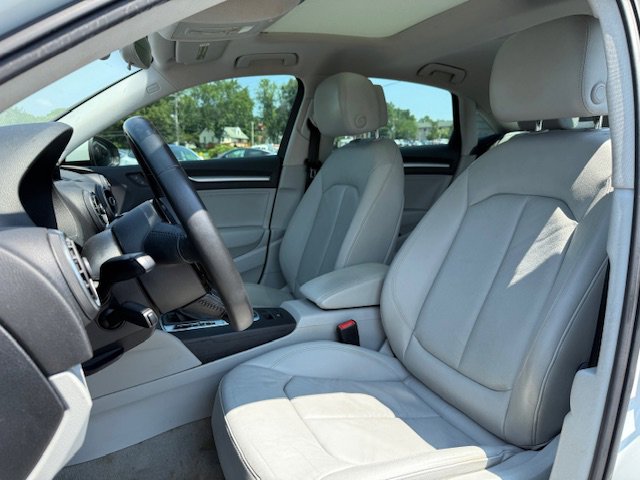 Vehicle image 8 of 14