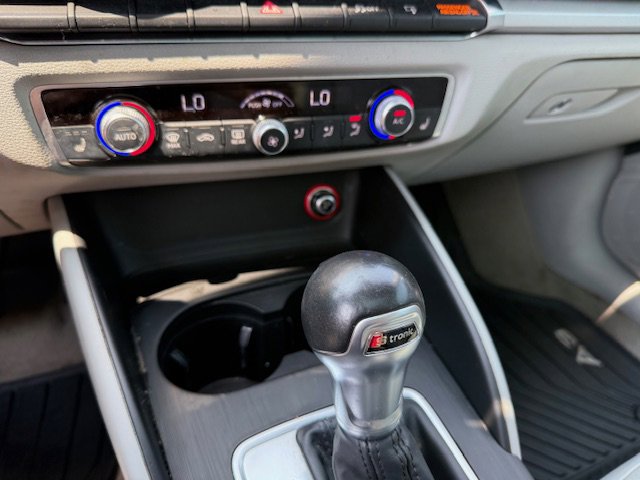 Vehicle image 12 of 14