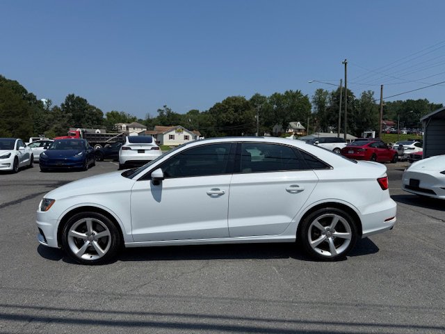 Vehicle image 7 of 14
